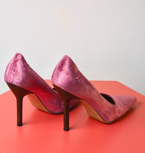 GUCCI Pink Velvet Pumps