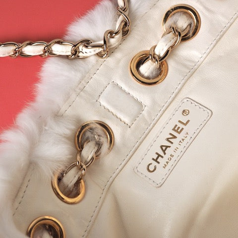 Pre-Loved CHANEL Vintage Winter White Fur Shoulder Bag